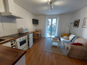 Appartement traversant avec balcon au centre de Cauterets - FR-1-812-65